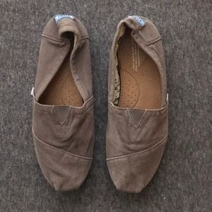 Toms